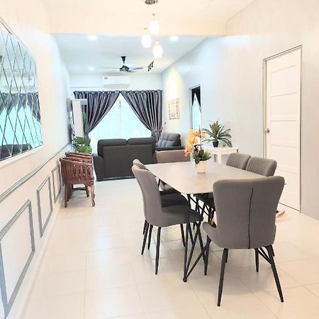 Rantau PanjangPrivate Pool Cassa Dinies, Wifi , Bbq,10 Pax别墅 外观 照片