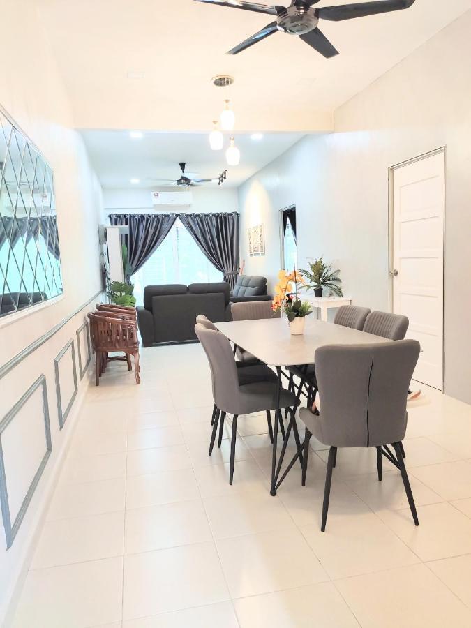 Rantau PanjangPrivate Pool Cassa Dinies, Wifi , Bbq,10 Pax别墅 外观 照片