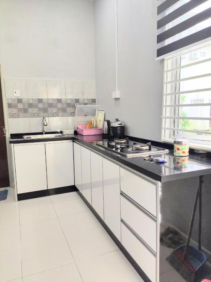 Rantau PanjangPrivate Pool Cassa Dinies, Wifi , Bbq,10 Pax别墅 外观 照片