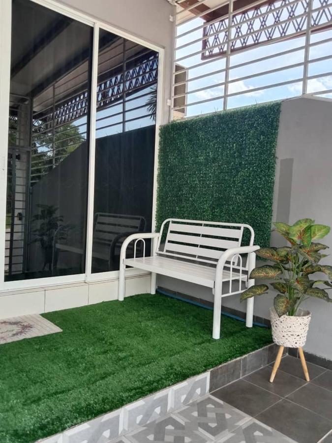 Rantau PanjangPrivate Pool Cassa Dinies, Wifi , Bbq,10 Pax别墅 外观 照片