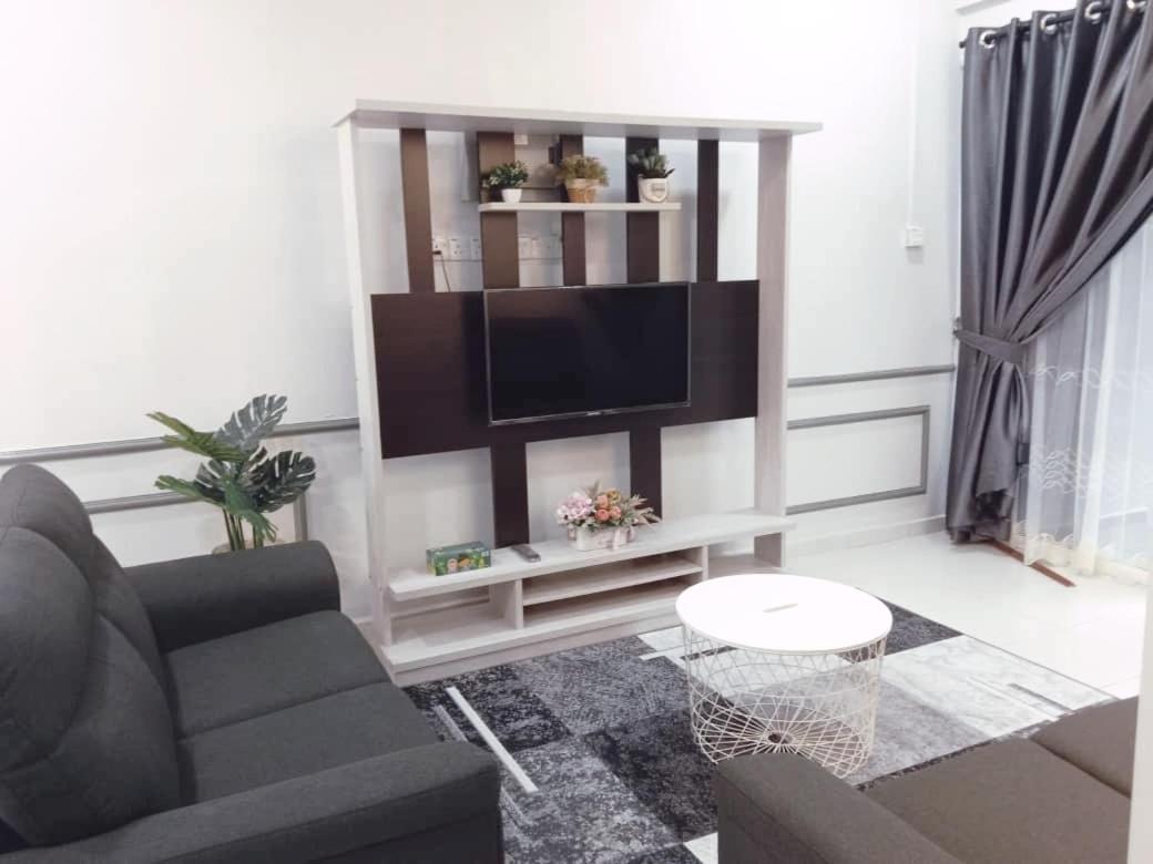 Rantau PanjangPrivate Pool Cassa Dinies, Wifi , Bbq,10 Pax别墅 外观 照片