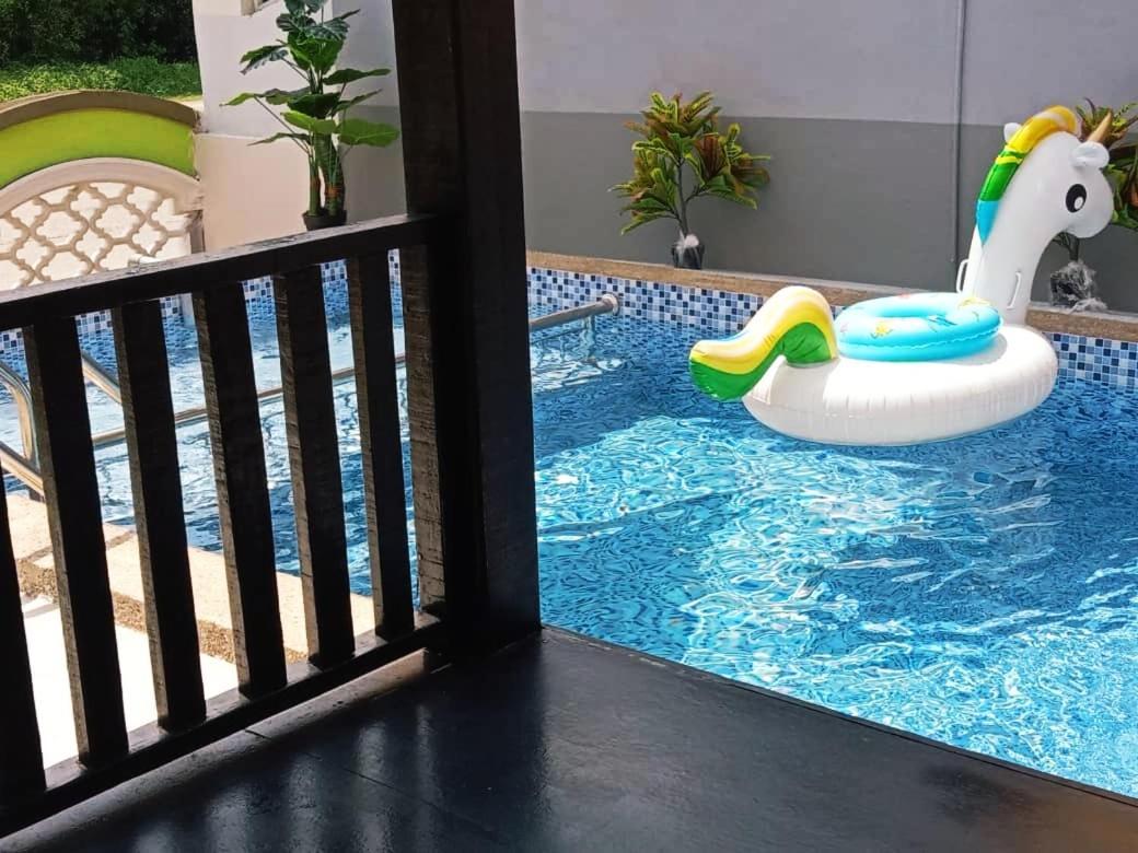 Rantau PanjangPrivate Pool Cassa Dinies, Wifi , Bbq,10 Pax别墅 外观 照片