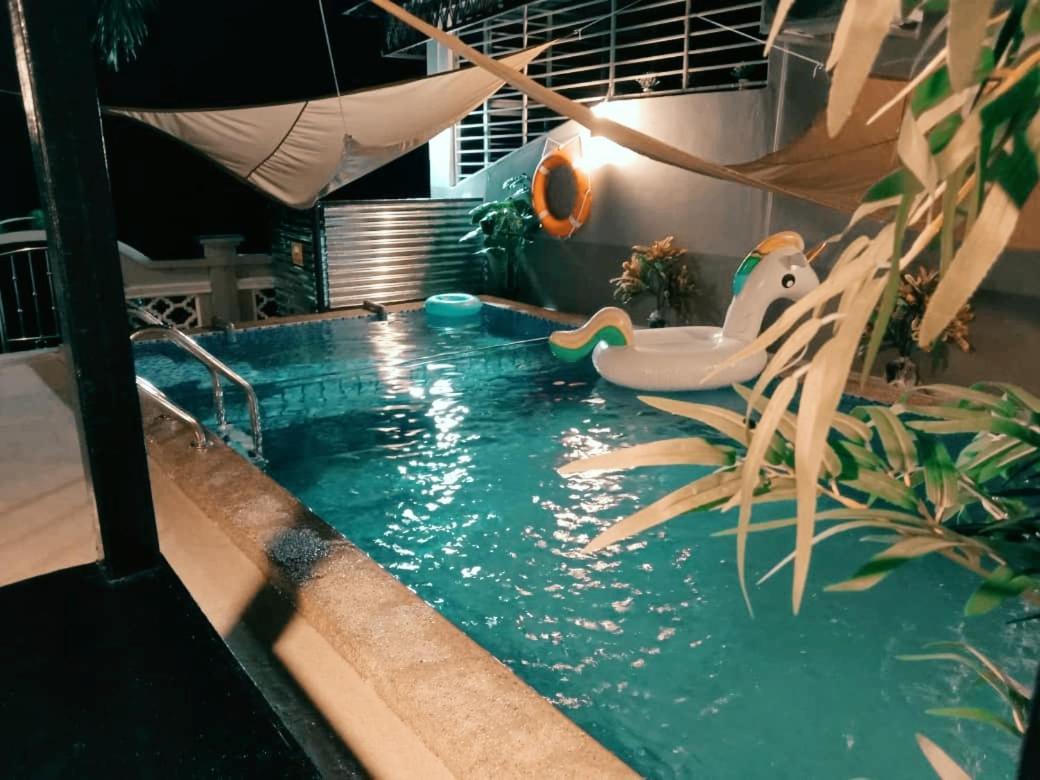 Rantau PanjangPrivate Pool Cassa Dinies, Wifi , Bbq,10 Pax别墅 外观 照片
